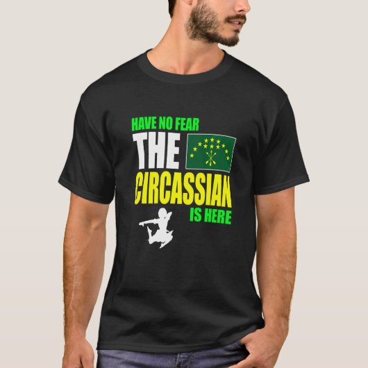Geen angst dat de Circassiaan hier is Adiga-vlag T-shirt (Voorkant)