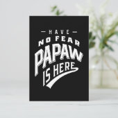 Geen angst dat Papaw hier is T-shirt Gift RSVP Kaartje (Staand voorkant)