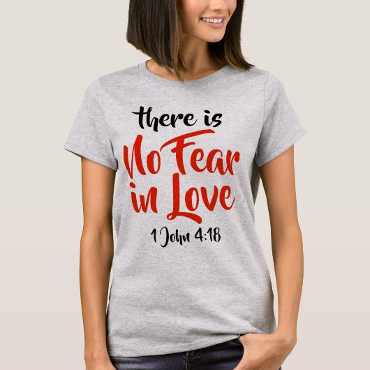Geen angst in liefde 1 John 4:18 Christelijke vrou T-shirt (Voorkant)