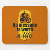 Geen boodschap is een leven waard muismat (Voorkant)