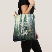 Geen Bras toegestaan in het bos Tote Bag (Dichtbij)