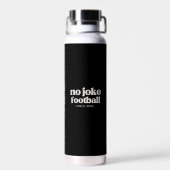 Geen grap voetbal retro waterfles (Achterkant)