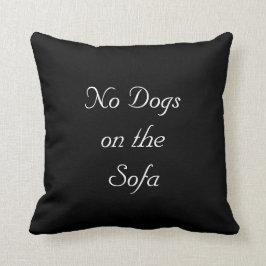Geen honden op de sofa kussen