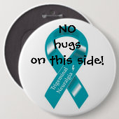 Geen knuffels op deze zijknop. ronde button 6,0 cm (Voorkant /achterkant)