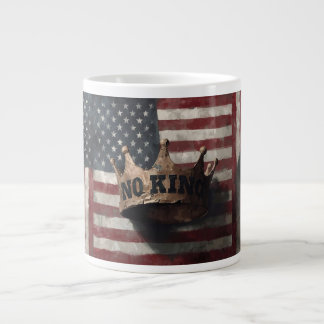 Geen Koning – Versleten Kroon met Amerikaanse Vlag Grote Koffiekop