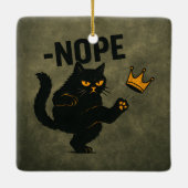 Geen koningen in Amerika Zwarte kat Grappig Kickin Keramisch Ornament (Achterkant)