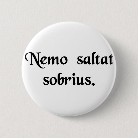 Geen man danst sober. ronde button 5,7 cm (Voorkant)