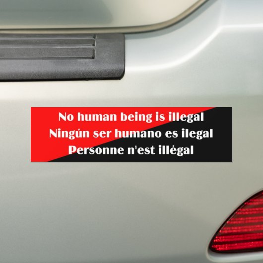 Geen mens is illegaal 2 bumpersticker (Op auto)