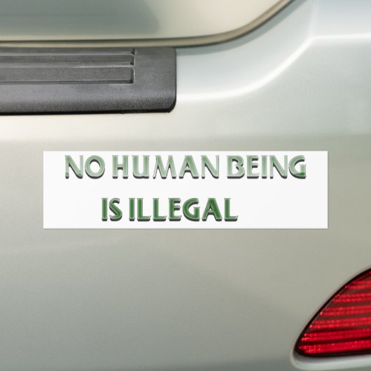Geen mens is illegaal bumpersticker (Op auto)