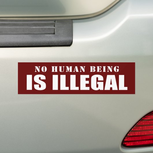 GEEN mens is illegaal Bumpersticker (Op auto)