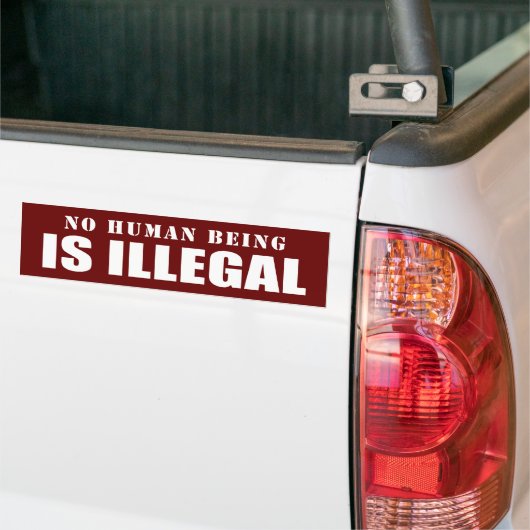 GEEN mens is illegaal Bumpersticker (Op Truck)