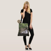 Geen pad is altijd recht tote bag (Op model)