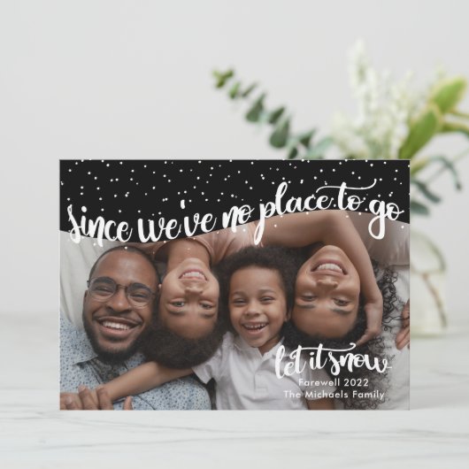 Geen plek om te gaan Farewell 2022 zwarte en witte Feestdagenkaart (Staand voorkant)