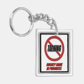 Geen praatjesspel in lopend Sleutelhanger (Voorkant Links)