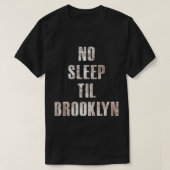 Geen Slaap Til Brooklyn Essential T-Shirt (Design voorkant)