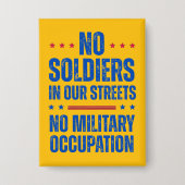Geen Soldaten in Onze Straten Button (Voorkant)