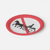 Geen spoor van paardenstaarten en verkeersbuggy papieren bordje (Gekanteld)