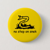 Geen stap in de richting van gadsden parody SnekRi Ronde Button 5,7 Cm (Voorkant)