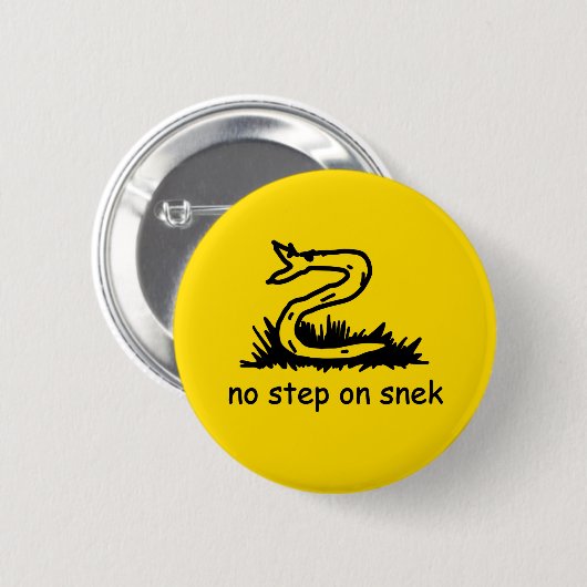 Geen stap in de richting van gadsden parody SnekRi Ronde Button 5,7 Cm (Voorkant /achterkant)