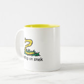 Geen stap in de richting van gadsden parody SnekRi Tweekleurige Koffiemok (Voorkant links)