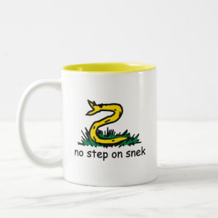 Geen stap op snek memes Gadsden parodie SnekRight Tweekleurige Koffiemok