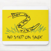 Geen stap op weg naar de vlag van Snek Gadsden Muismat (Voorkant)