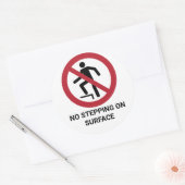 Geen stappen op het oppervlak, verbodsteken ronde sticker (Envelop)
