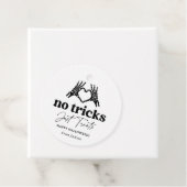 Geen trucs behandelt alleen skelet handen Hallowee Bedankjes Labels (In situ)