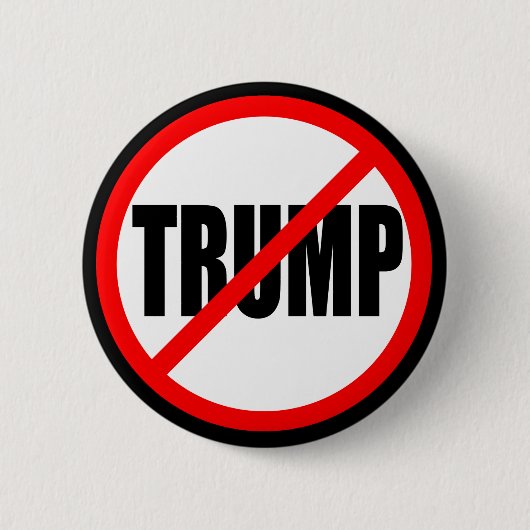 "GEEN TRUMP" RONDE BUTTON 5,7 CM (Voorkant)