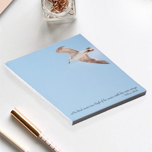 Geen vogelzuren te hoog zeebaars vliegend blauw notitieblok