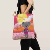 Geen zorgen over koala op zonsondergang tote bag (Dichtbij)
