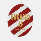 Geëngageerd AF Funny Personalized Red Verloving Keramisch Ornament (Rechts)