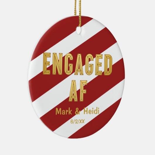 Geëngageerd AF Funny Personalized Red Verloving Keramisch Ornament (Rechts)