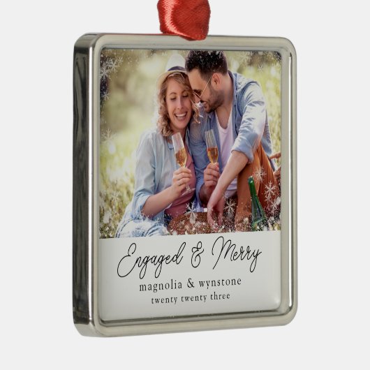 Geëngageerde Merry Photo Snowflake Keepomwille Metalen Ornament (Rechts)