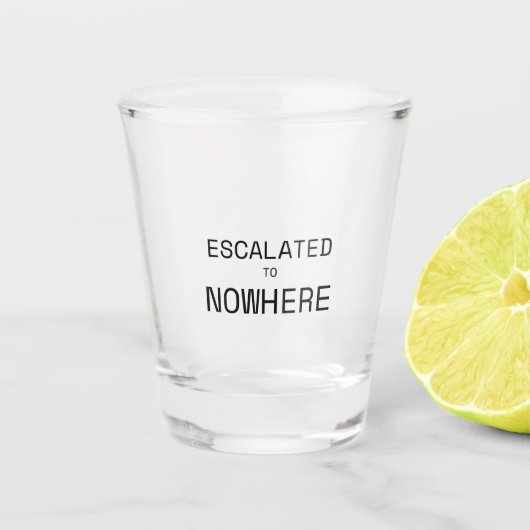 Geëscaleerd naar Nergens Sarcastisch Professionele Shot Glas (Voorkant)