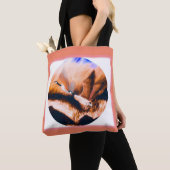 Geese in roze tote bag (Dichtbij)