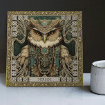Geest Guardian Uil: Gepersonaliseerde Tribal Jewel Tegeltje<br><div class="desc">Omarm de betoverende mystiek van onze Spirit Guardian Uil keramische tegel. Onberispelijk ontworpen om een vleugje altaarstuk allure naar uw decor te brengen, deze sierlijk versierde uil vertegenwoordigt de wijsheid en bescherming die een geliefde, familielid of vriend in je leven biedt. Onze uil draagt tribale juwelen die, in vele oude...</div>