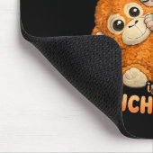 Geestdier is de knuffelende Punch Monkey Knuffel Muismat (Hoek)