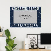 Gefeliciteerd afgestudeerden, blauwe afstudeerfoto poster (Thuiskantoor)