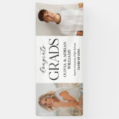 Gefeliciteerd afgestudeerden Twee afgestudeerden F Spandoek (Verticaal)