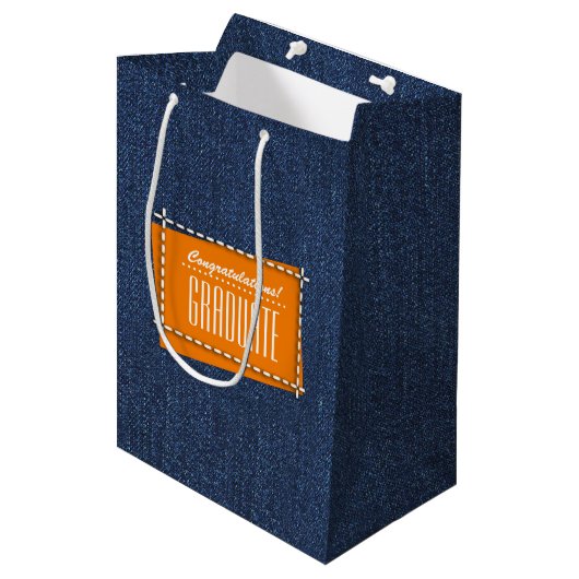 Gefeliciteerd Afstudeerder. Blauw denim patroon Medium Cadeauzakje (Voorkant Gekanteld)