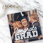 Gefeliciteerd Afstudeerder Moderne Simple Preppy F Sleutelhanger<br><div class="desc">Dit eenvoudige en klassieke ontwerp is samengesteld uit serif typografie en voegt een douanefoto toe.</div>