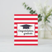 Gefeliciteerd Afstudeermuts Met Strepen Rood Briefkaart (Staand voorkant)