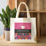 Gefeliciteerd Afstuderen Afstuderen Girly Flowers Tote Bag<br><div class="desc">Een bloemig ontwerp met pin en zwarte bloemen - perfect voor een meisjesachtig afstudeerfeest. Voeg de afstuderen naam en het schooljaar toe om er een persoonlijk afstudeerfeest van te maken of een leuk aandenken.</div>