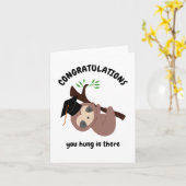 Gefeliciteerd Cute Sloth Afstuderen Kawaii Kaart (Gele Bloem)