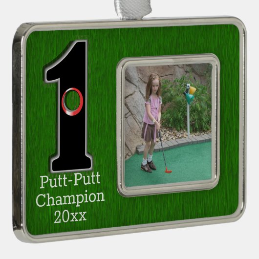 Gefeliciteerd Golfer Hole in One Gepersonaliseerd  Verzilverd Omlijst Ornament (Rechts)