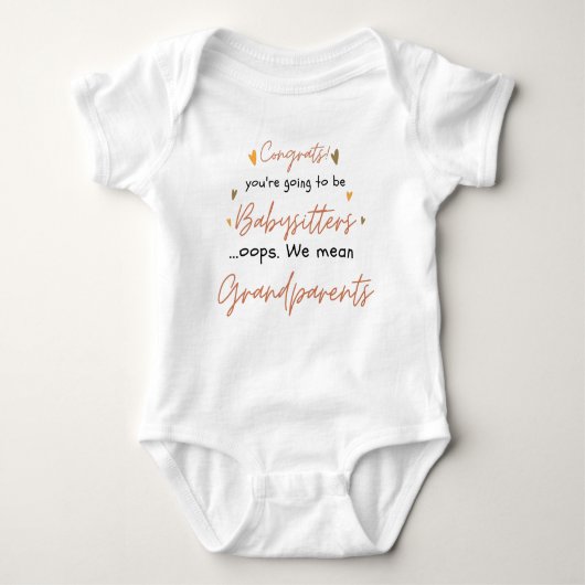 Gefeliciteerd, jullie worden babysitters romper (Voorkant)