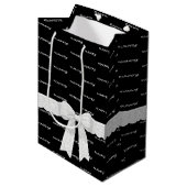 Gefeliciteerd met afstuderen met witte strik medium cadeauzakje (Voorkant Gekanteld)