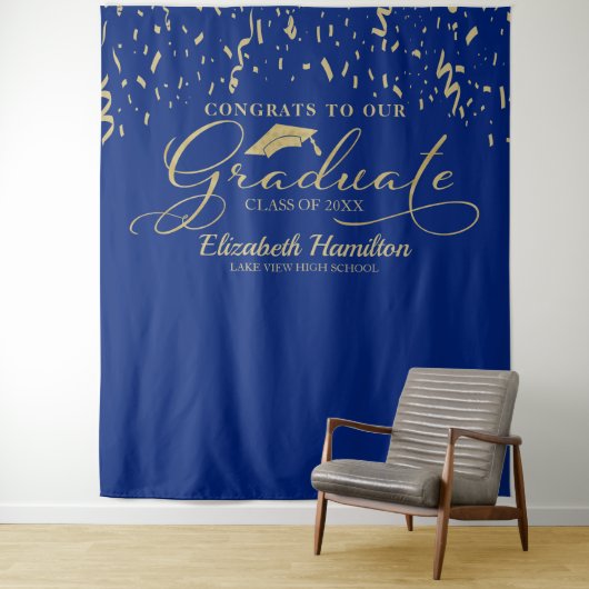 Gefeliciteerd met de afgestudeerde gouden en blauw wandkleed (In situ)