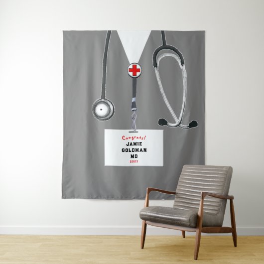 Gefeliciteerd met de afstuderen van de arts aan de wandkleed (In situ)